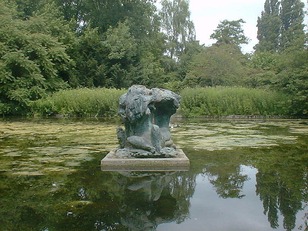 Zittende Vrouwenfiguren - Amsterdam