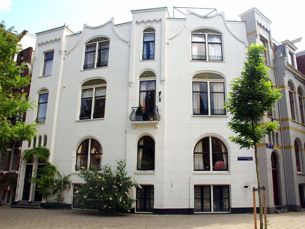 Van Eeghenstraat - Ter hoogte van Cornelis Schuytstraat - Amsterdam