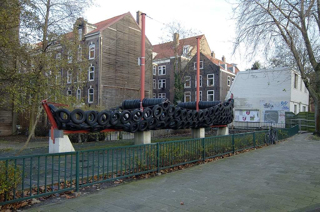 Oostenburgerdwarsstraat - Bandenboot - Amsterdam