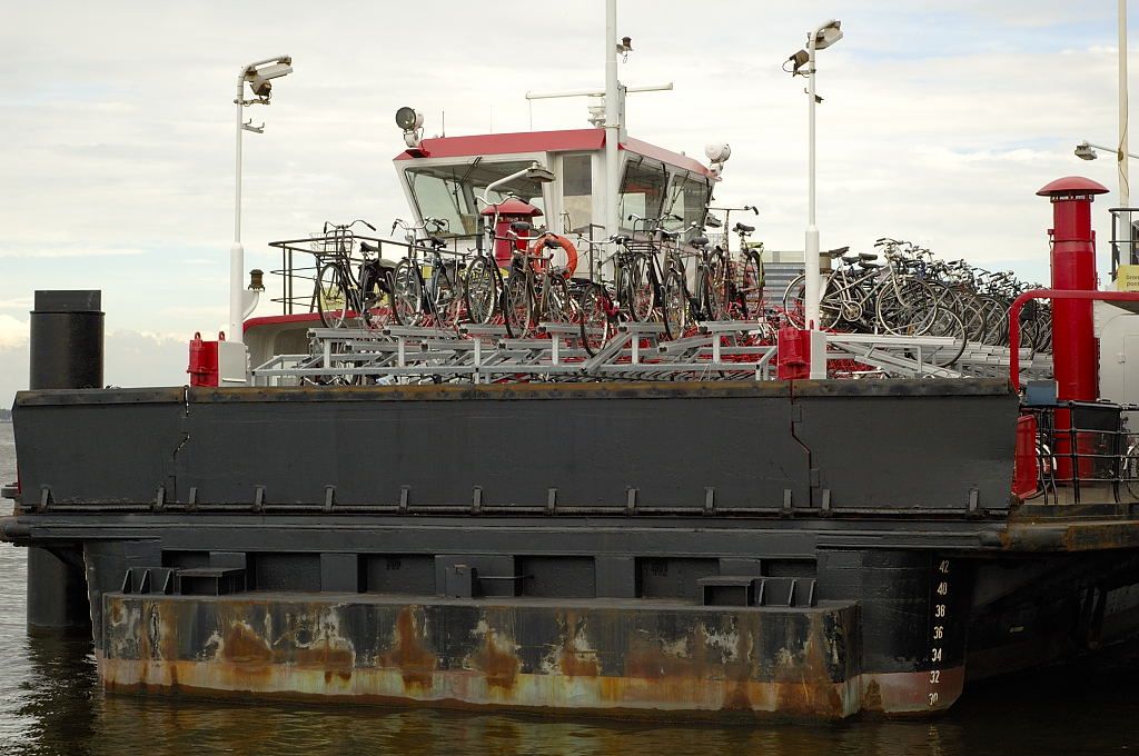 Drijvende fietsenstalling IJ-zijde - Amsterdam