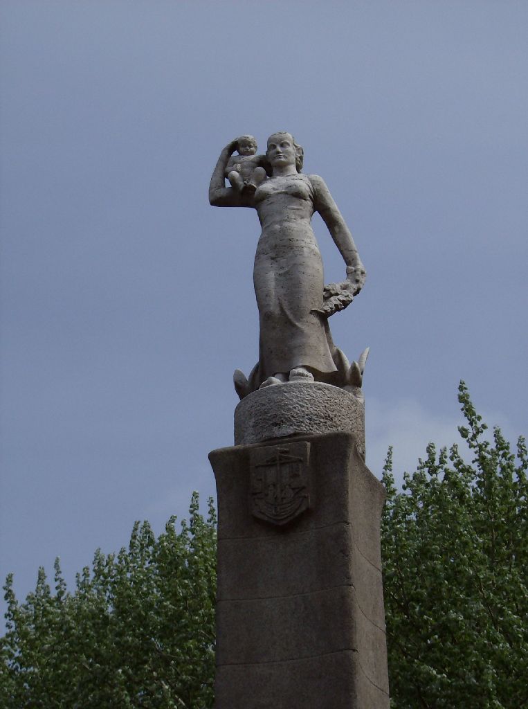 Stadionbrug - Vrouwenfiguur - Amsterdam
