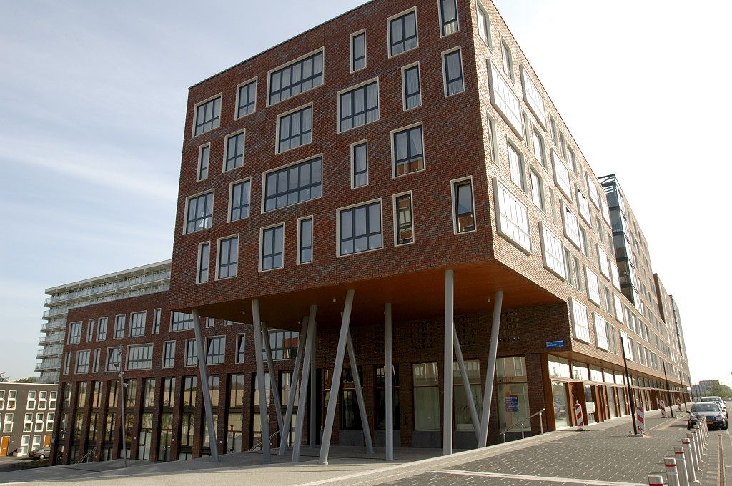 Bijlmerdreef - Hoek Martin Ennalsplein - Amsterdam