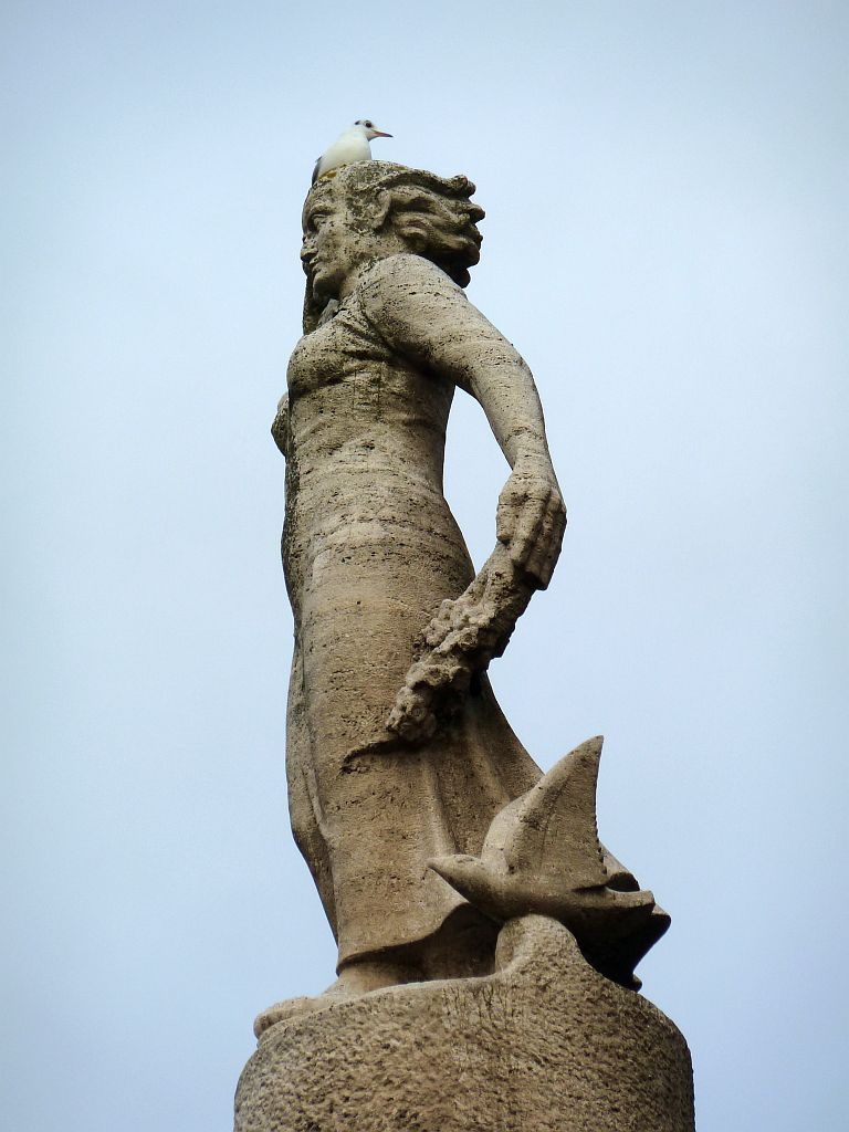 Stadionbrug - Vrouwenfiguur - Amsterdam