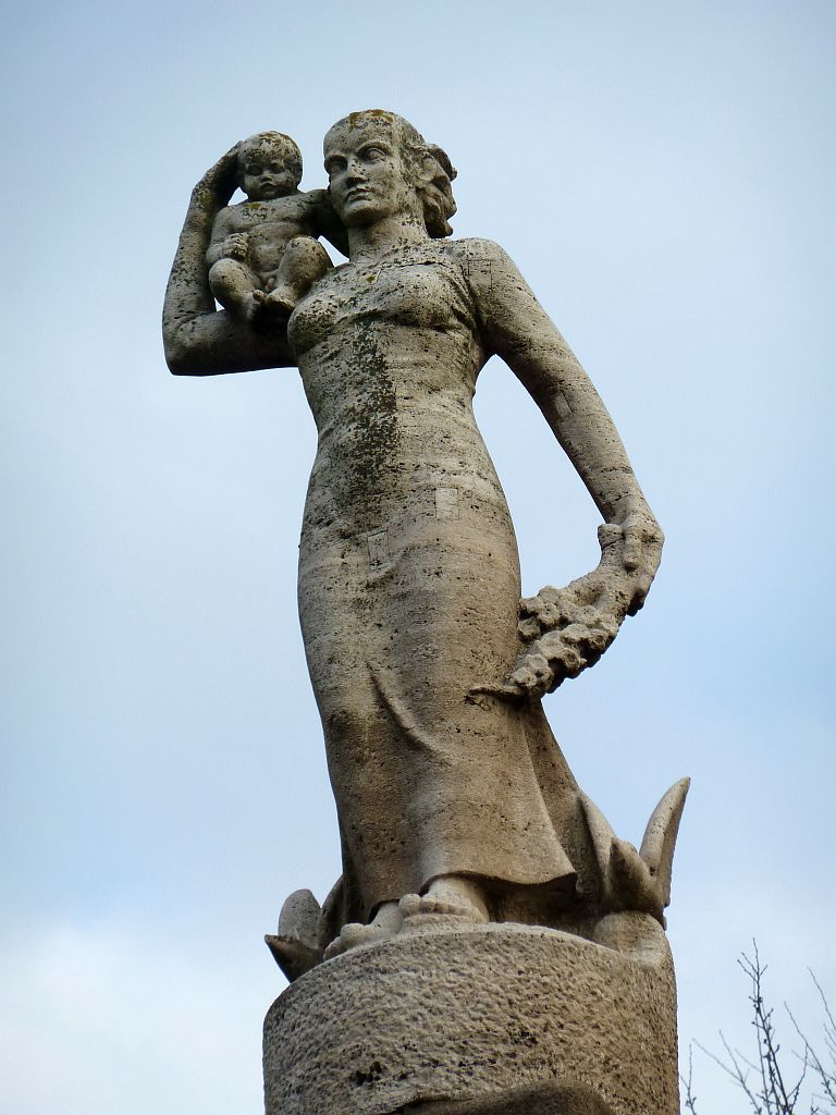 Stadionbrug - Vrouwenfiguur - Amsterdam