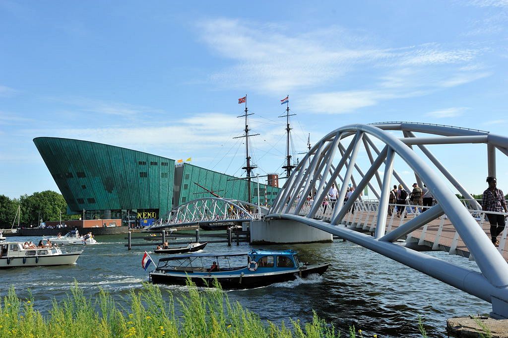 Mr. J.J. van der Veldebrug (Brug 1939) - Het Oosterdok - Amsterdam