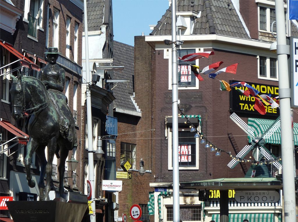 Koningin Wilhelmina - Langebrugsteeg - Amsterdam