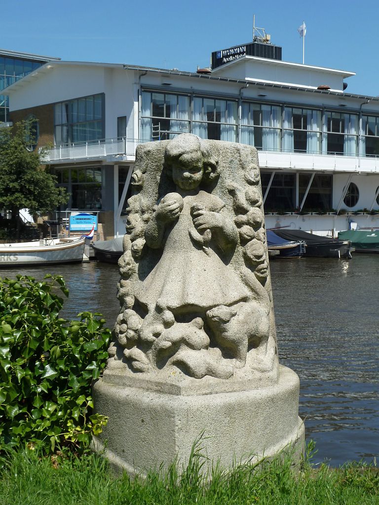 Kinderhof - Wyndham Apollo Hotel - Zuider Amstel Kanaal - Amsterdam