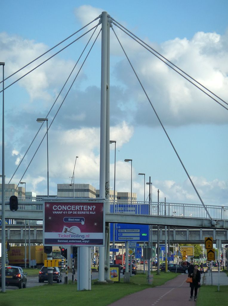 Loopbrug naar P2 - Amsterdam