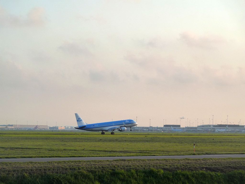 Buitenveldertbaan - PH-EZR Embraer ERJ - Amsterdam