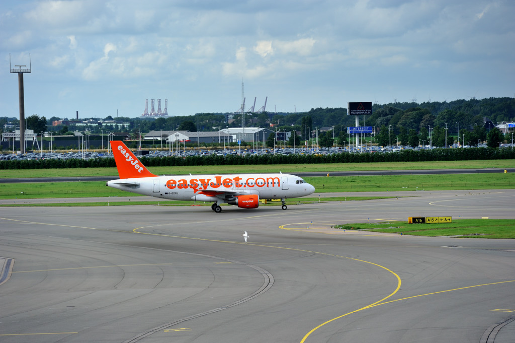 E-F Platform - G-EZFU Airbus A319 serial 4313 - Amsterdam