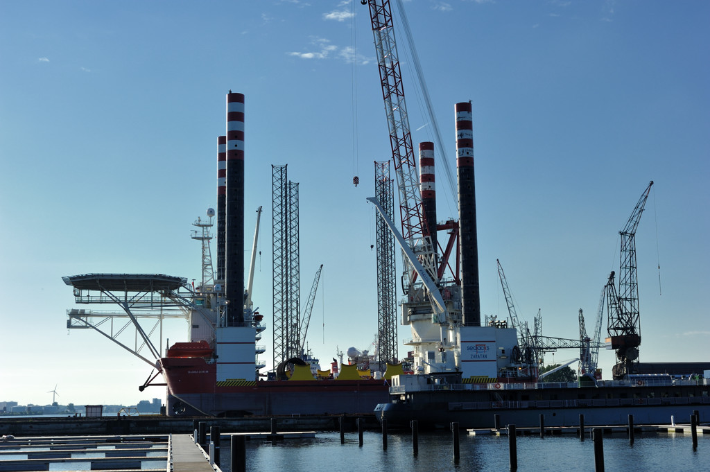 Tt. Vasumweg - Shipdock - Jackup Vessel Seajacks Zaratan - Amsterdam