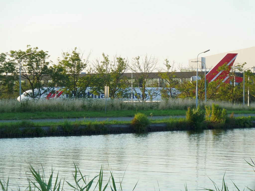 Platform Hanger 10 Albert Plesman - Amsterdam