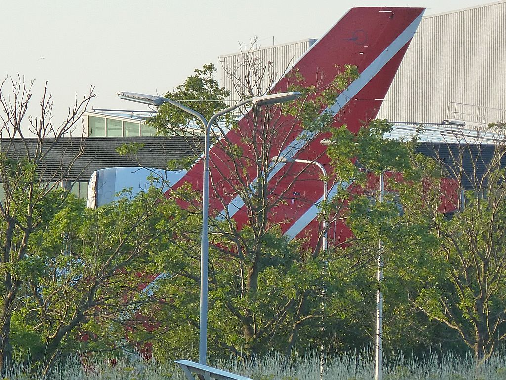 Platform Hanger 10 Albert Plesman - Amsterdam