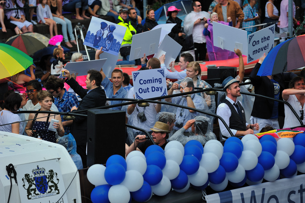 Canal Parade 2012 - Deelnemer Ministerie van OCW - Amsterdam