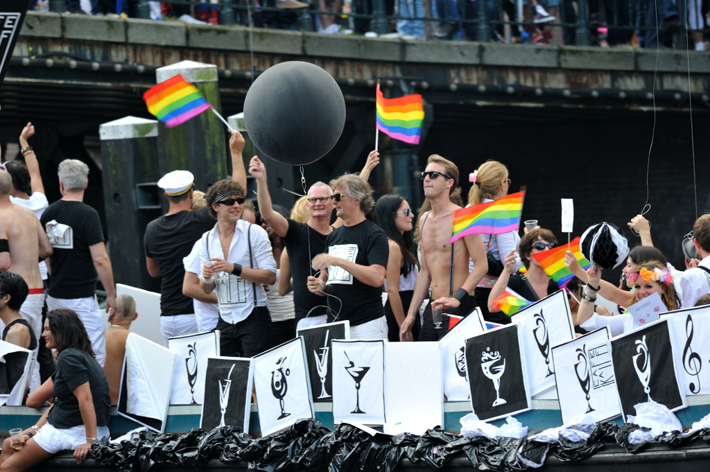 Canal Parade 2012 - Deelnemer Cafe Kalff - Amsterdam