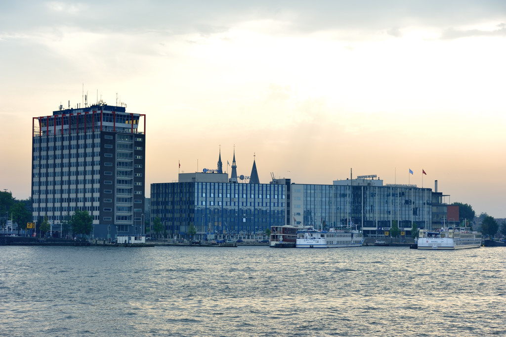 Het IJ - Havengebouw - Amsterdam