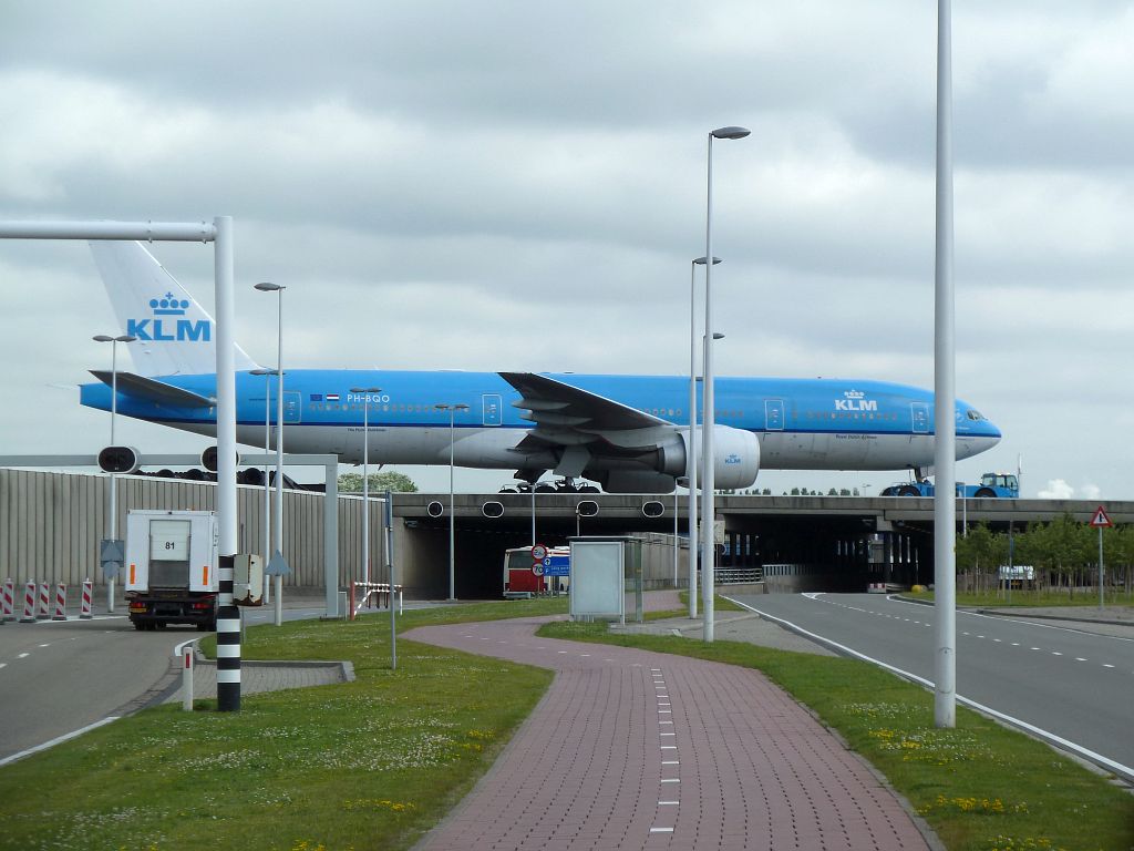 Schipholtunnel - PH-BQO Boeing 777-206/ER - Amsterdam