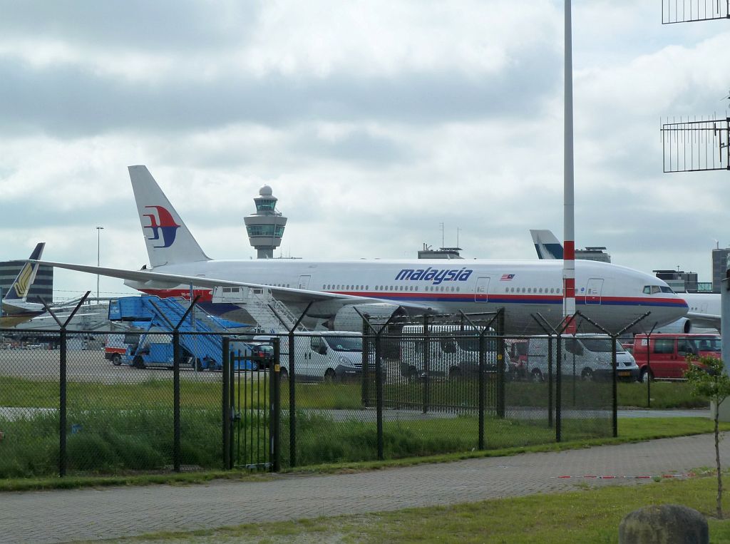 G Platform - Malaysia Airlines 9M-MR* Boeing 777-2H6/ER - Amsterdam