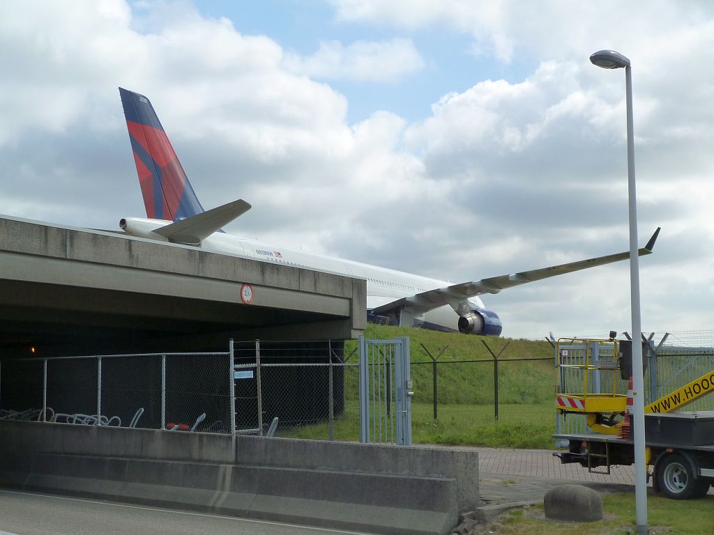 Schipholtunnel - N818NW Airbus A330-323X - Amsterdam