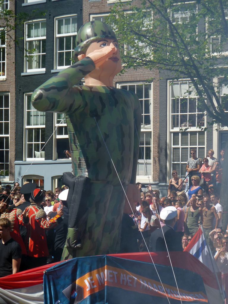 Canal Parade 2013 - Deelnemer Stichting Homoseksualiteit en Krijgsmacht - Amsterdam