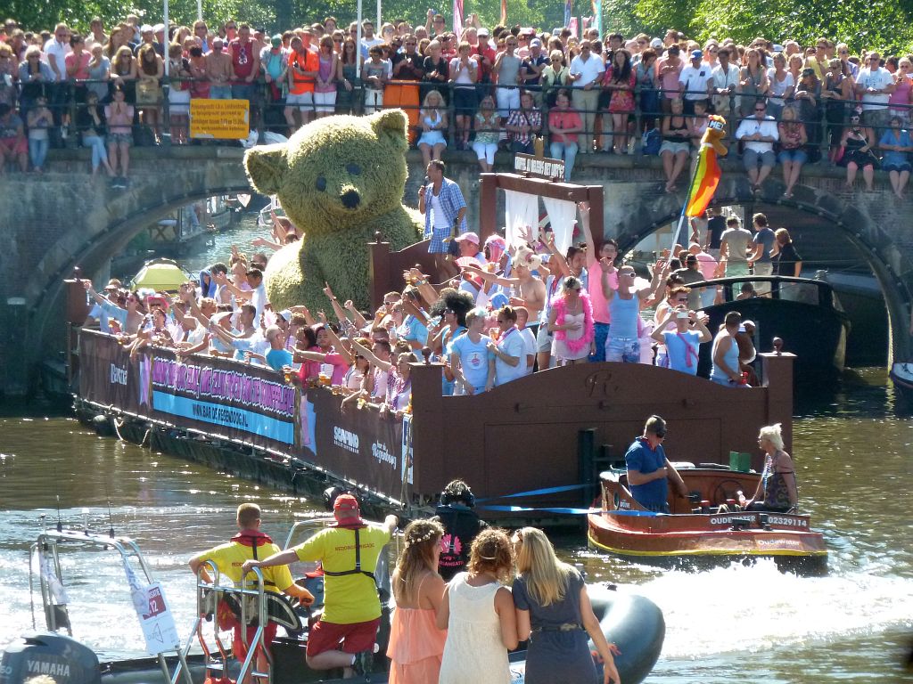 Canal Parade 2013 - Deelnemer Bar de Regenboog - Amsterdam