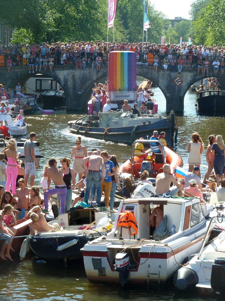 Canal Parade 2013 - Deelnemer Akzo Nobel - Amsterdam