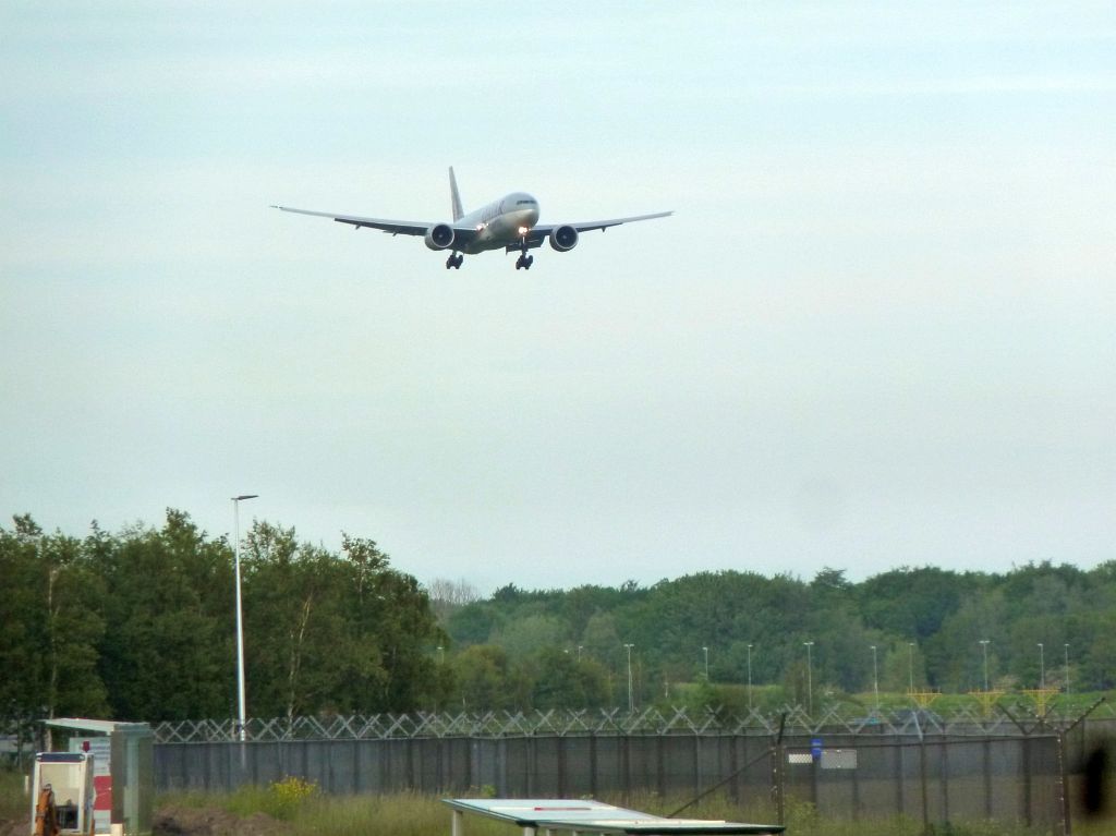 Buitenveldertbaan - A7-BFF Boeing 777-FDZ - Amsterdam