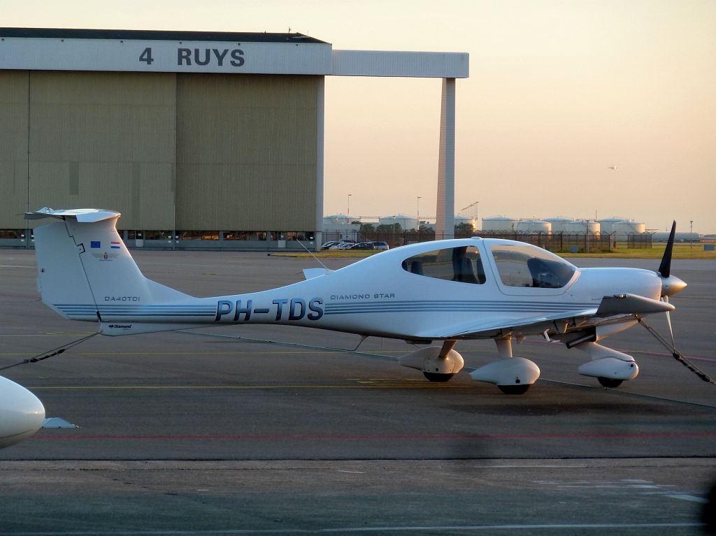 Platform Oost - PH-TDS Diamond DA-40D Diamond Star TDI - Amsterdam