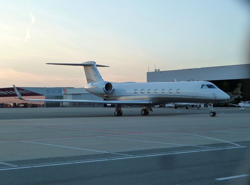 Platform Oost - N860AA Gulfstream Aerospace G-V-SP Gulfstream G550 - Amsterdam