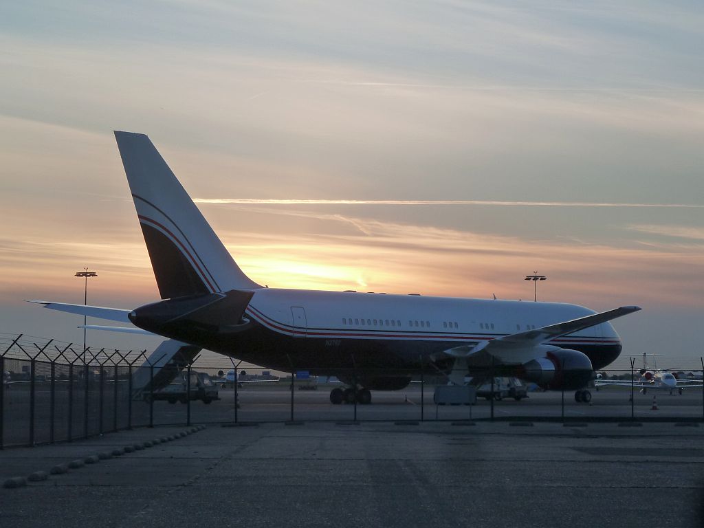 Platform Oost - N2767 Boeing 767-238/ER - Amsterdam