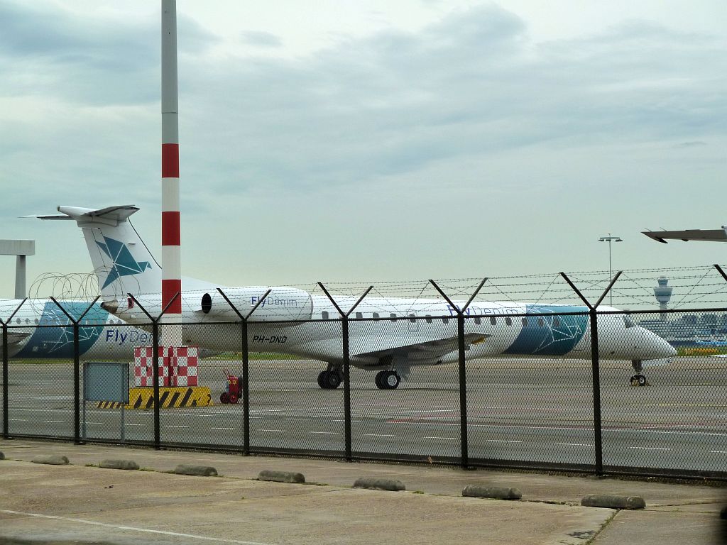 Platform Oost - PH-DND Embraer ERJ-145MP - Amsterdam