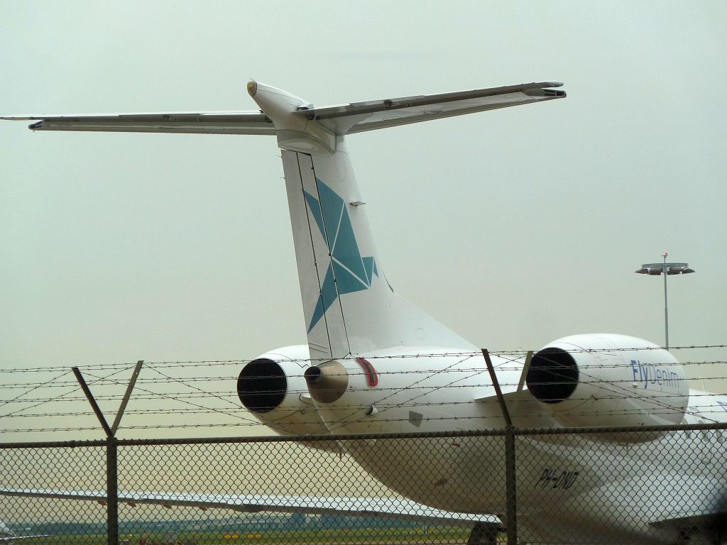 Platform Oost - PH-DND Embraer ERJ-145MP - Amsterdam