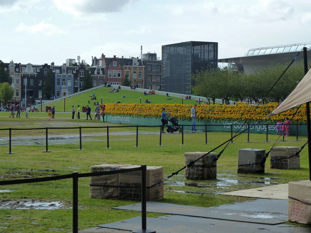 Van Gogh Museum - 125.000 Zonnebloemen ivm Opening Entree en Ezelsoor - Amsterdam