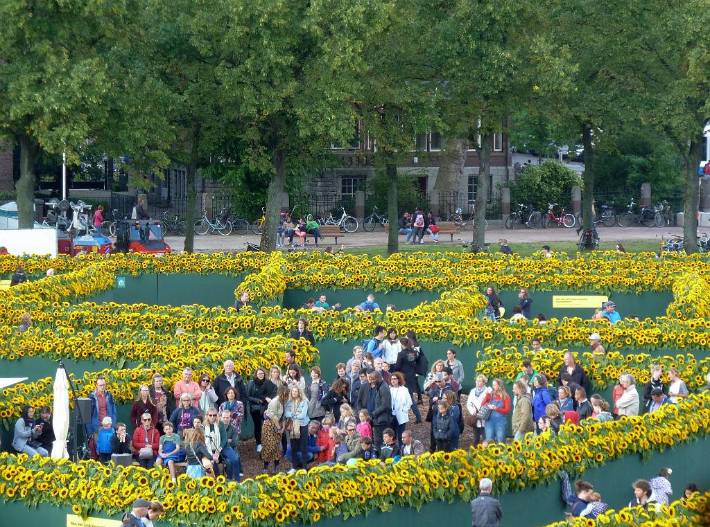 Van Gogh Museum - 125.000 Zonnebloemen ivm Opening Entree - Amsterdam