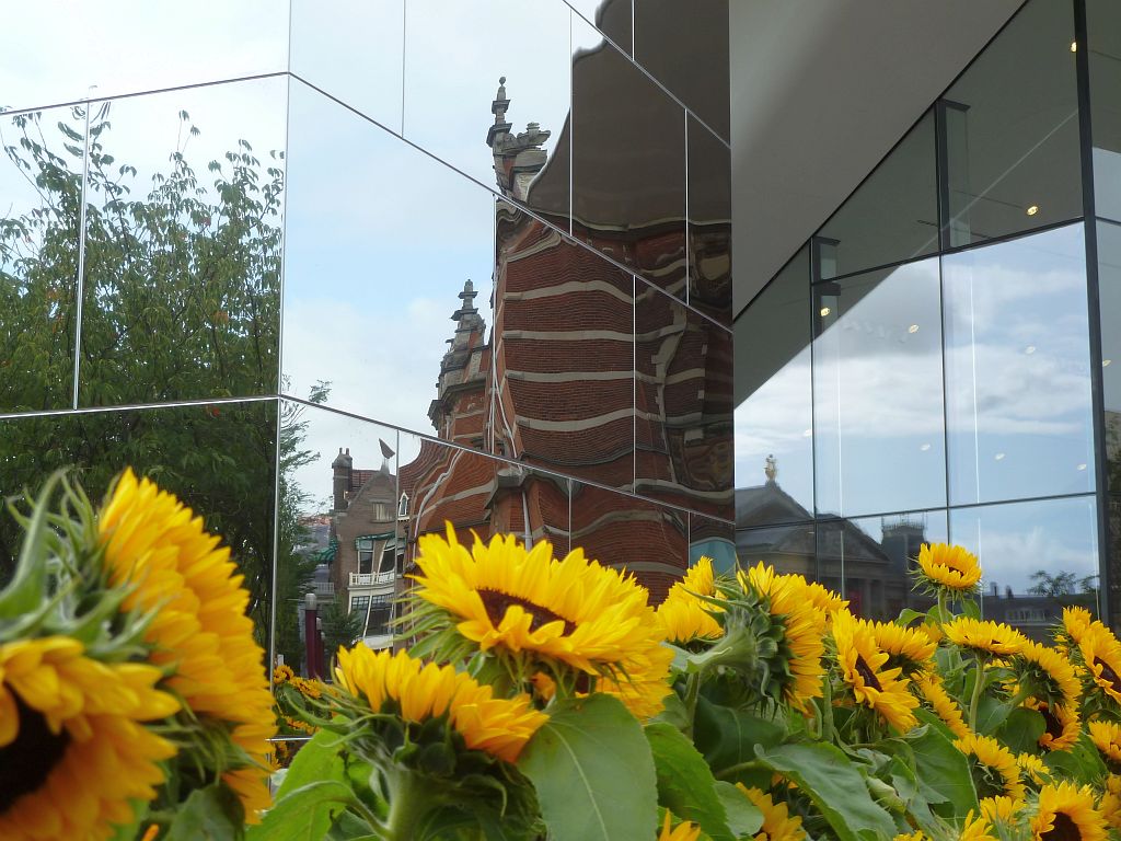 Van Gogh Museum - 125.000 Zonnebloemen ivm Opening Entree - Amsterdam