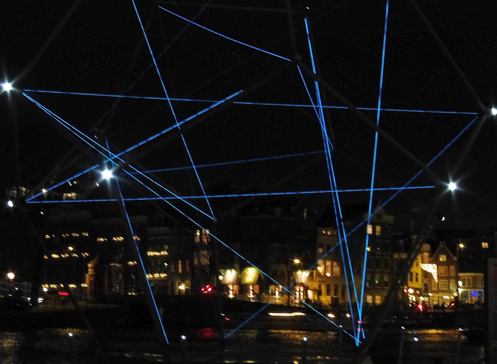 Amsterdam Light Festival 2015 - The Uniting Lightstar van Venividimultiplex - Amsterdam