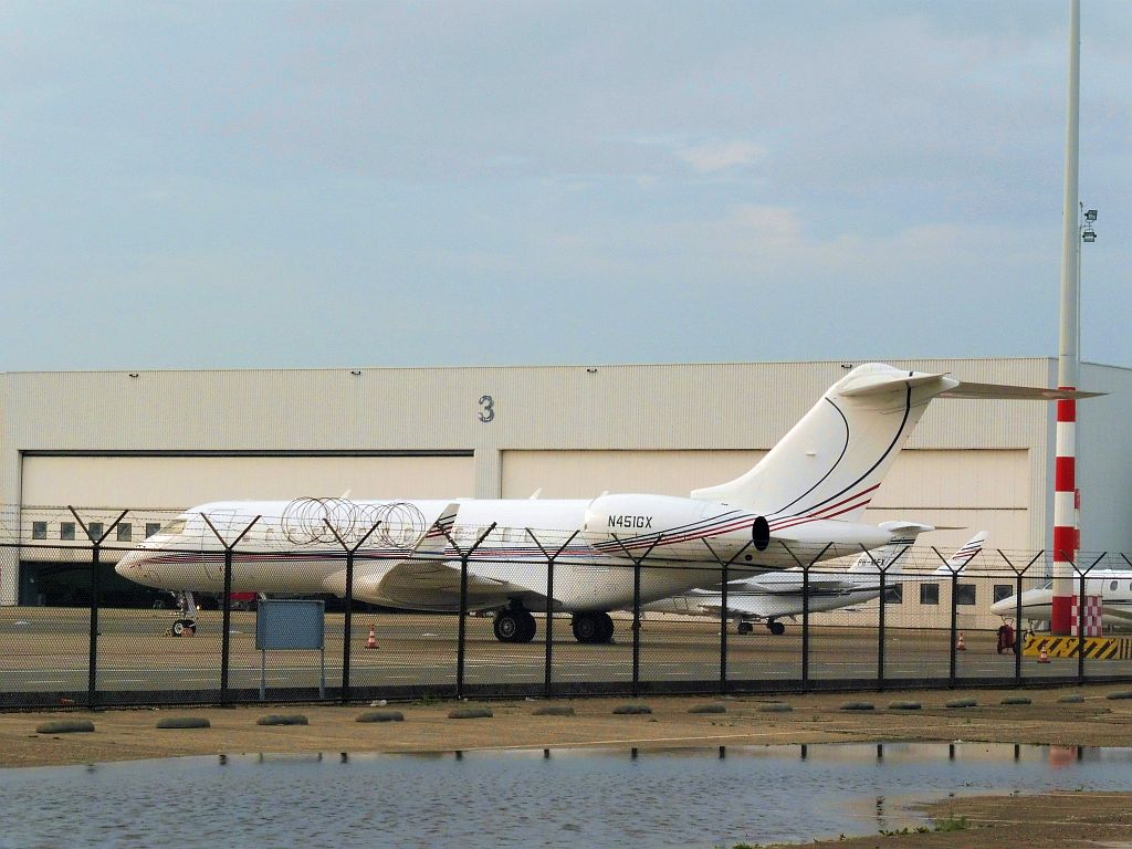 Platform Oost - N451GX Bombardier Global 6000 - Amsterdam