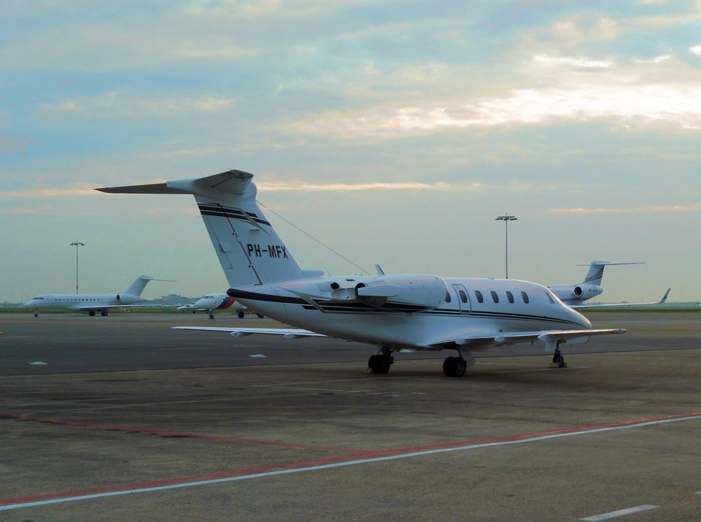 Platform Oost - PH-MFX Cessna 650 Citation VI - Amsterdam