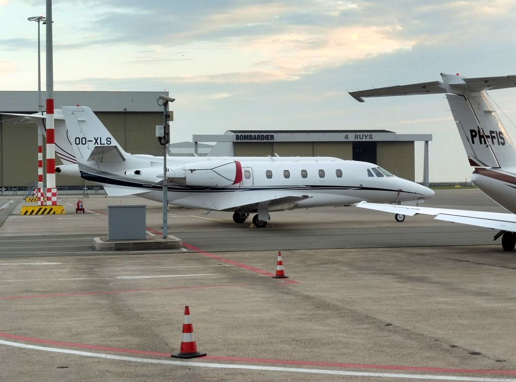 Platform Oost - OO-XLS Cessna 560XL Citation XLS - Amsterdam