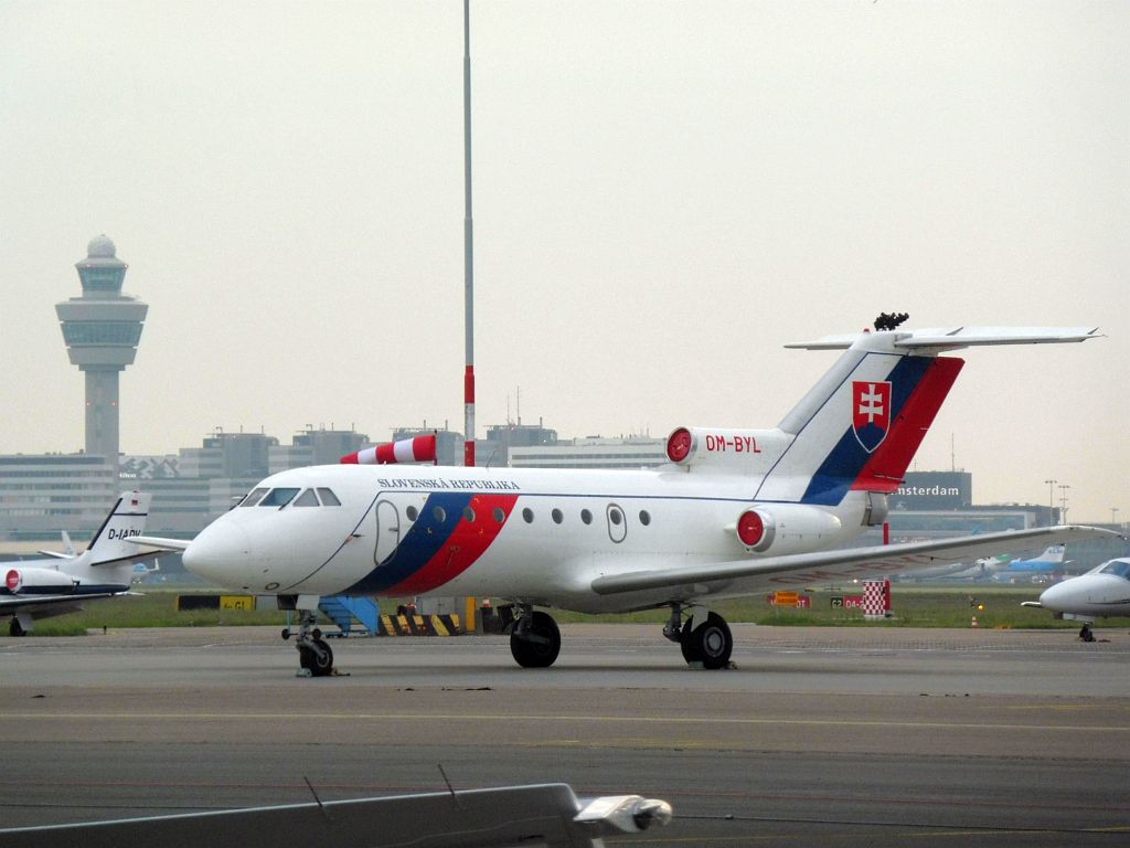 Platform Oost - OM-BYL Yakovlev Yak-40 - Amsterdam