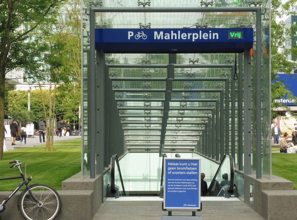 Fietsenstalling Gustav Mahlerplein - Amsterdam