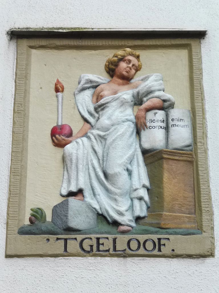 Begijnhof - Gevelsteenmuur - T Geloof - Amsterdam