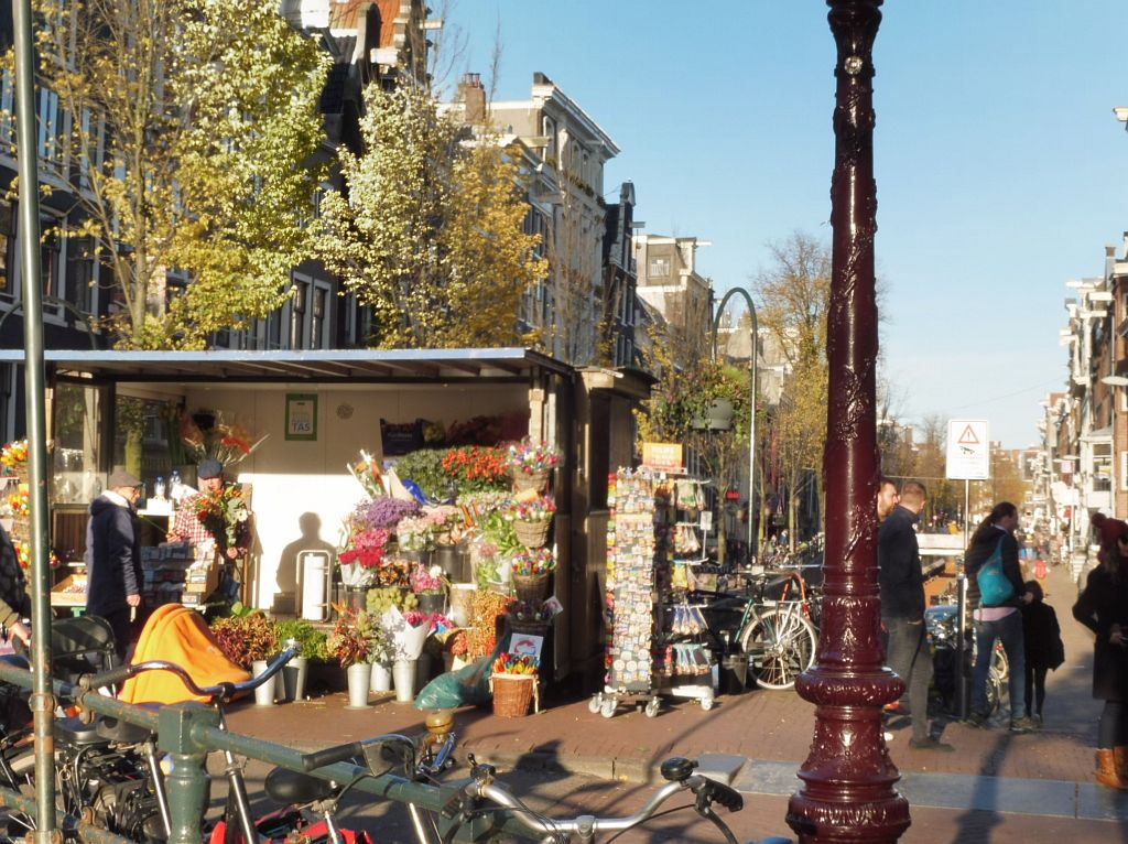 Paulusbroedersluis (Brug 215) in de Oude Hoogstraat - Amsterdam