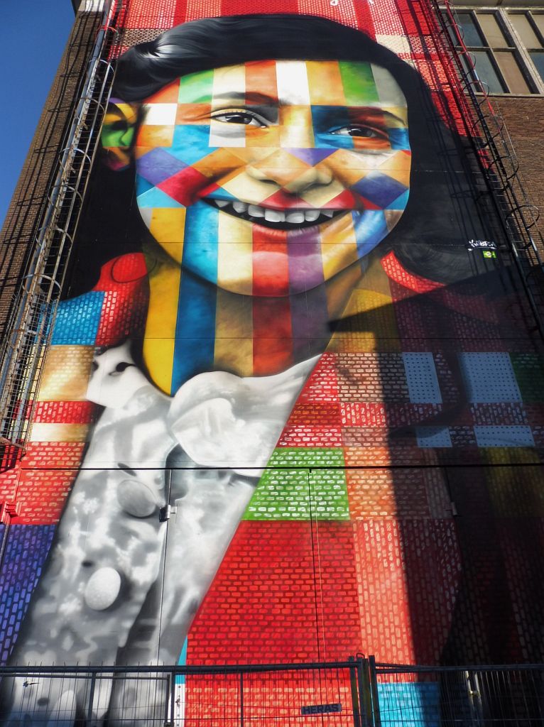 Anne Frank 'Let me be myself' van Eduardo Kobra - Amsterdam