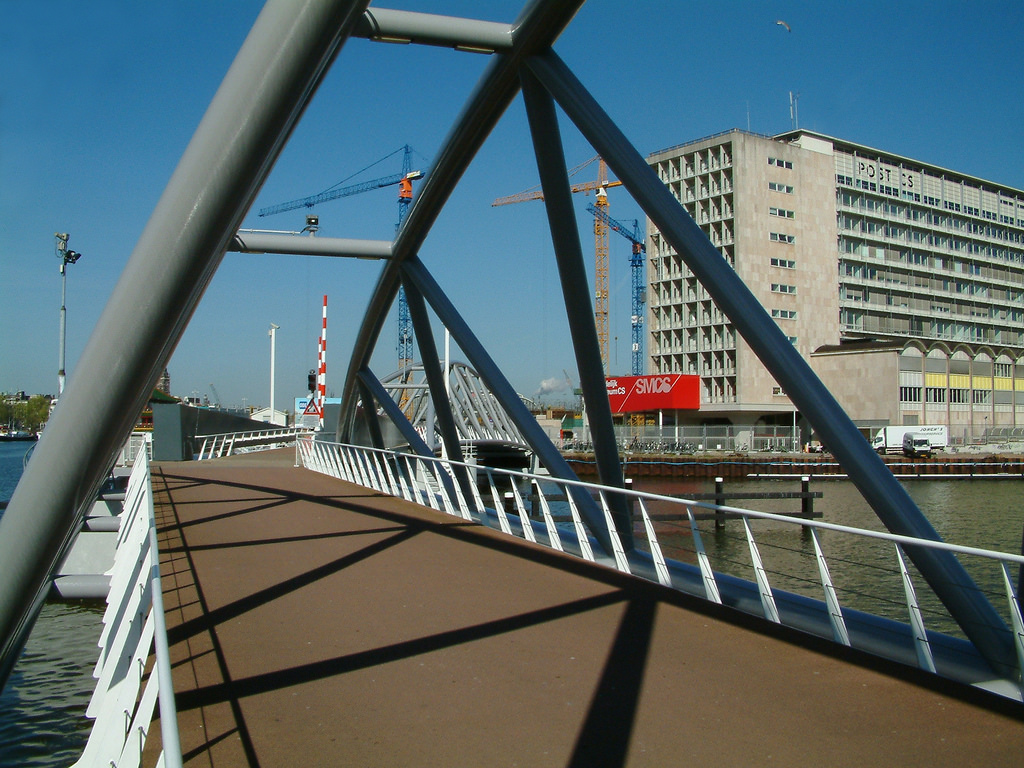 Mr. J.J. van der Veldebrug (Brug 1939) - Stedelijk Museum CS (vml. Hoofdpostkantoor PTT) - Amsterdam