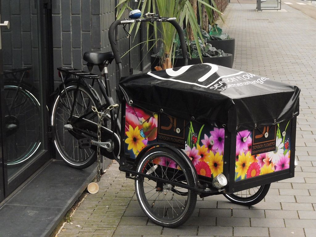 Gustav Mahlerstraat - Season Flowers - Amsterdam