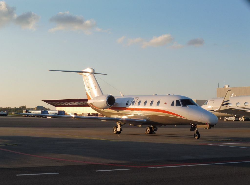Platform Oost - PH-MYX Cessna 650 Citation VII - Amsterdam