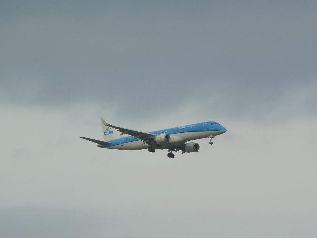 Buitenveldertbaan - PH-EZE Embraer 190STD (ERJ-190-100STD) - Amsterdam