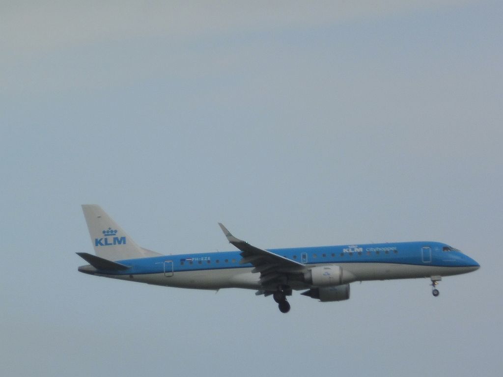 Buitenveldertbaan - PH-EZE Embraer 190STD (ERJ-190-100STD) - Amsterdam