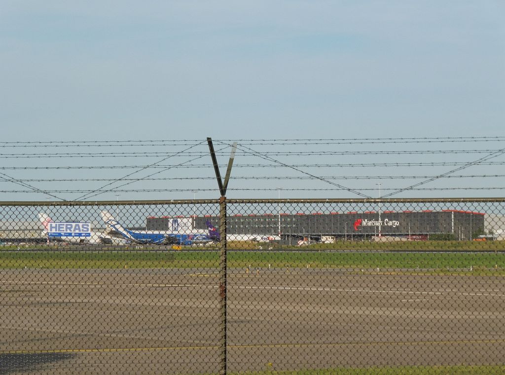 Vrachtstation 8 - Menzies World Cargo en Martinair Cargo - Amsterdam